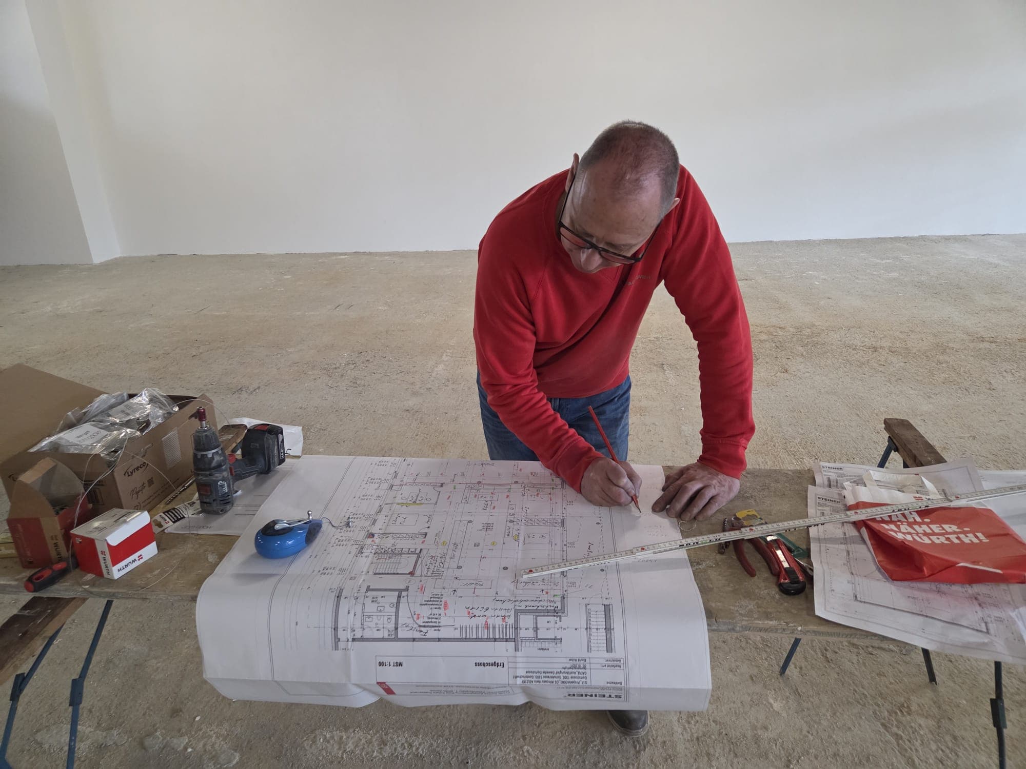 Baupläne werden begutachtet